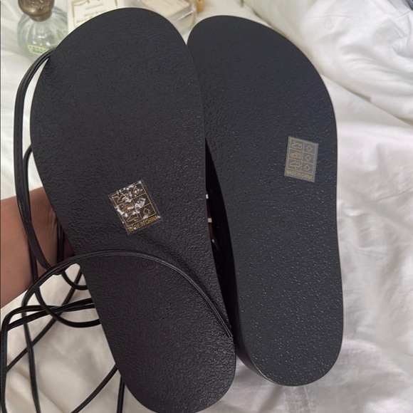 Chic Black Strappy Sandals - Picture 5 of 7